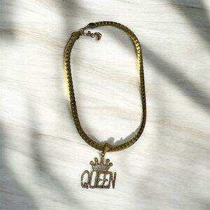 Gold 'Queen' Pendant Necklace - Women Jewelry